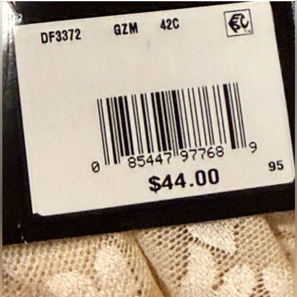 Bali Wireless Full Coverage Bra NWT 42C Beige Floral Lace DF3372 - Picture 4 of 7